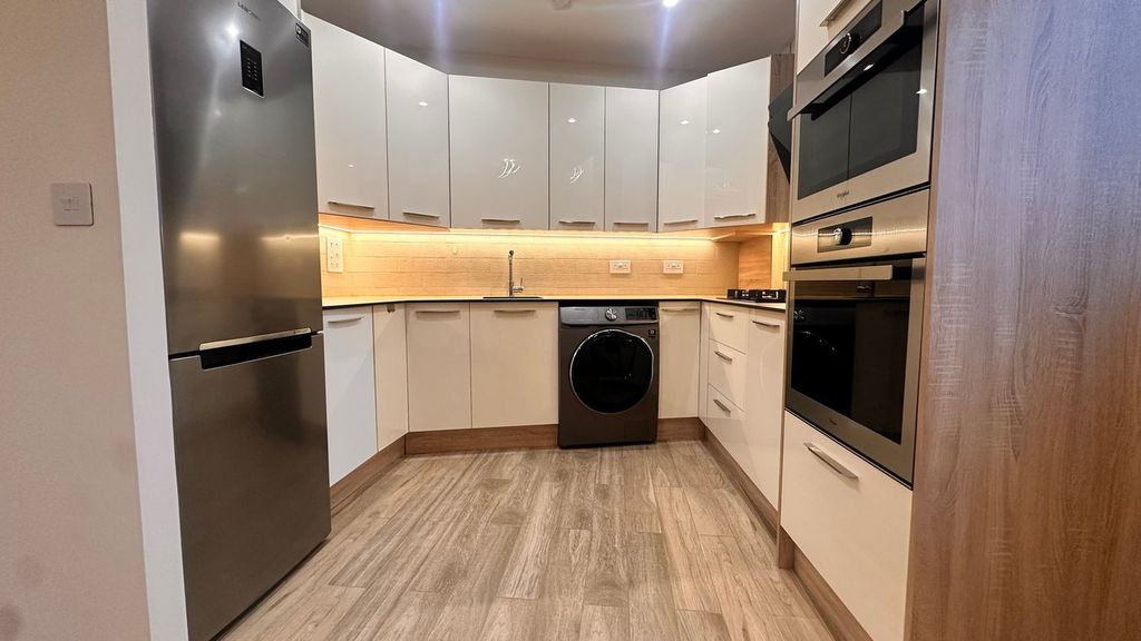 Property photo 3 of 9 Kitchen