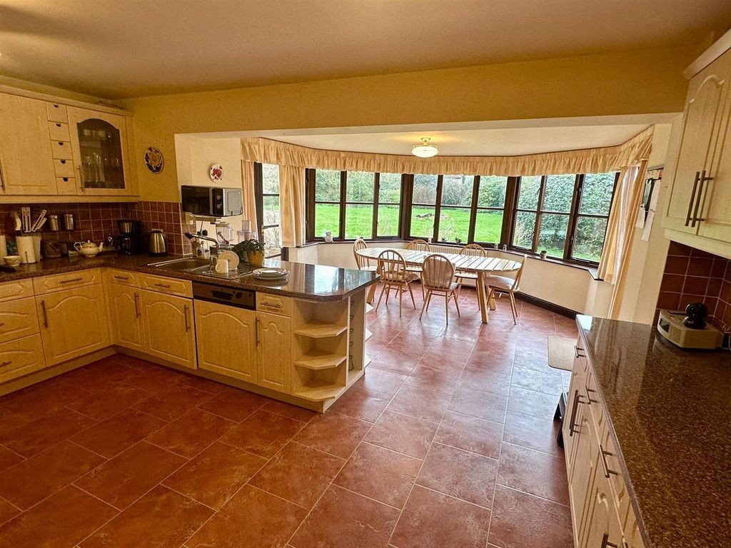 Property photo 3 of 28