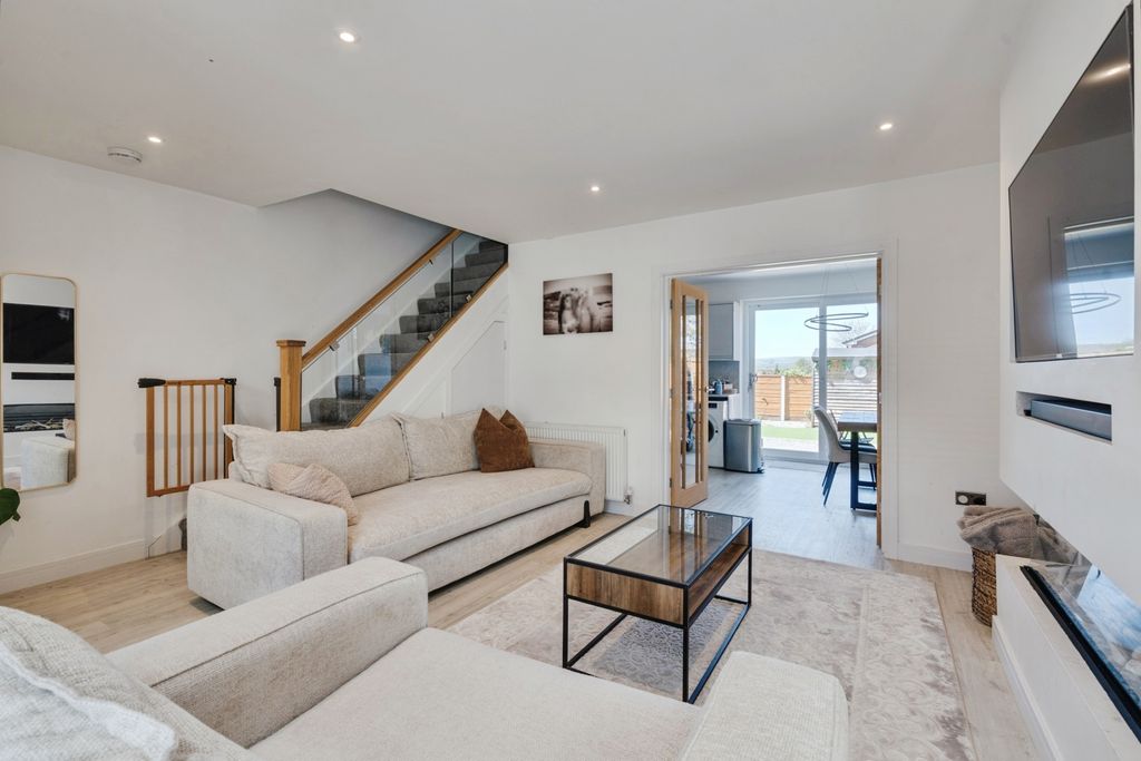 Property photo 3 of 26 Pbox-Img.Jpg