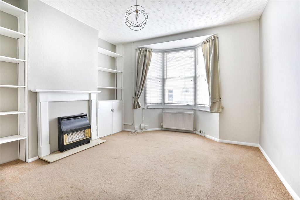Property photo 2 of 8