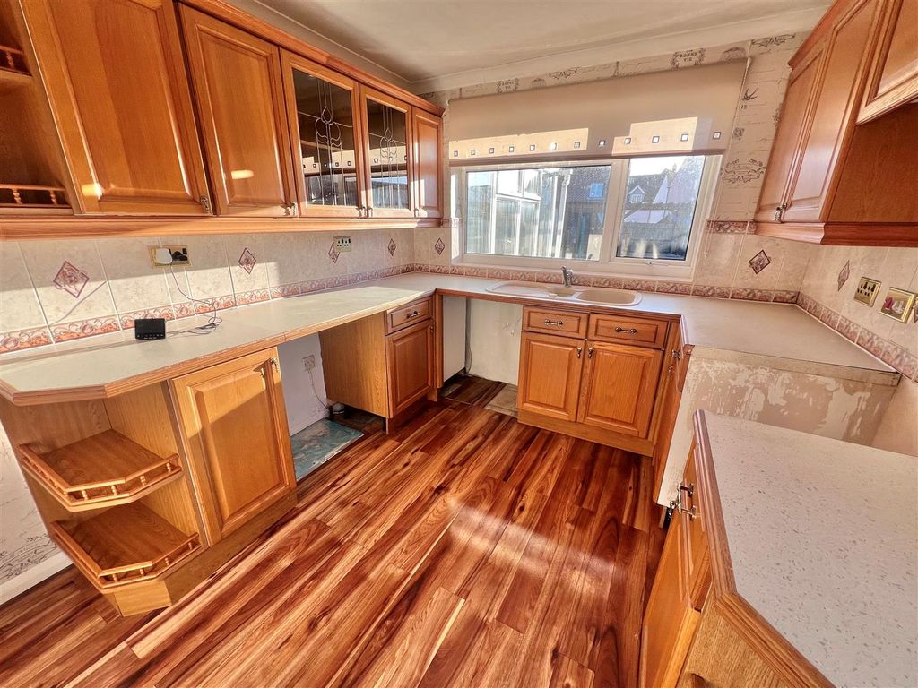 Property photo 2 of 16 Kitchen 3.Jpg