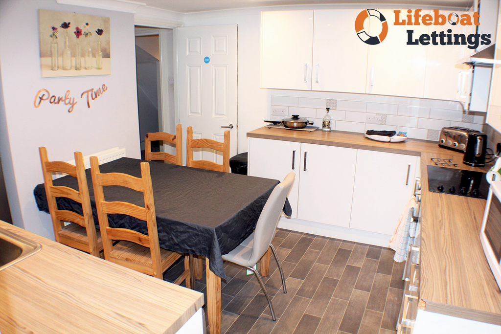 Property photo 3 of 9 Shared Kitchen Diner A