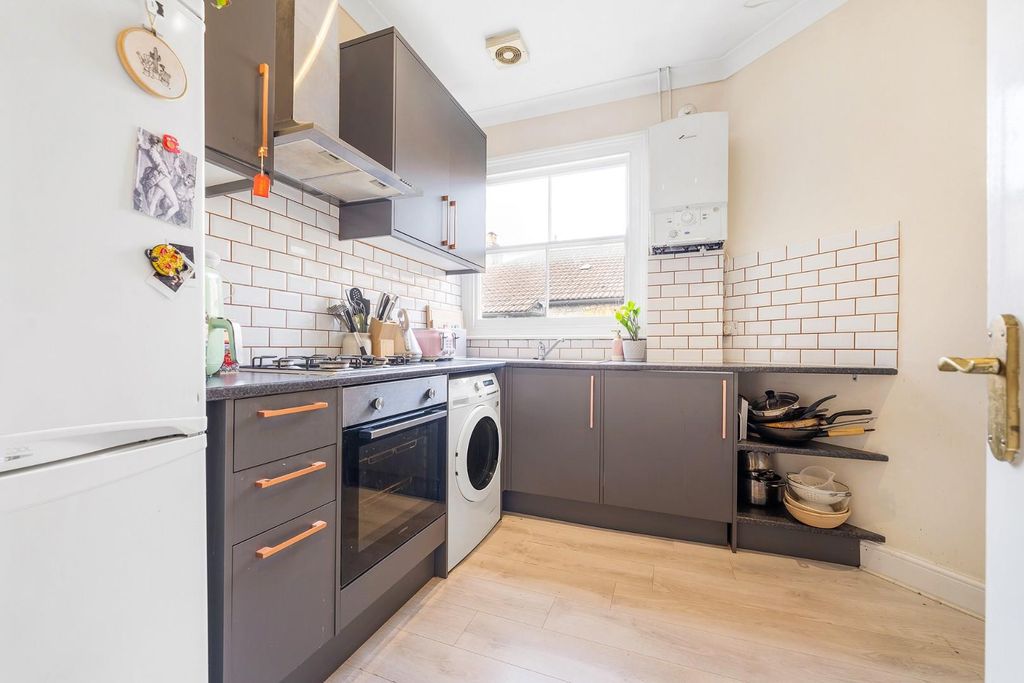 Property photo 3 of 11 Kitchen.Jpg