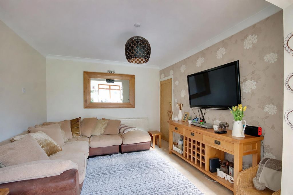 Property photo 3 of 21 Lounge