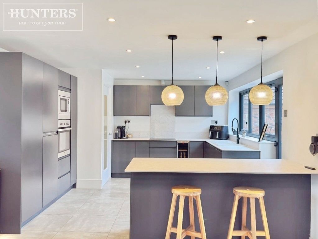 Property photo 3 of 32 Pbox-Img.Jpg