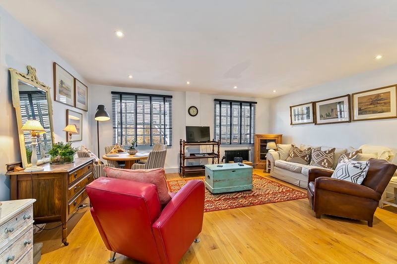 Property photo 3 of 17 Reception