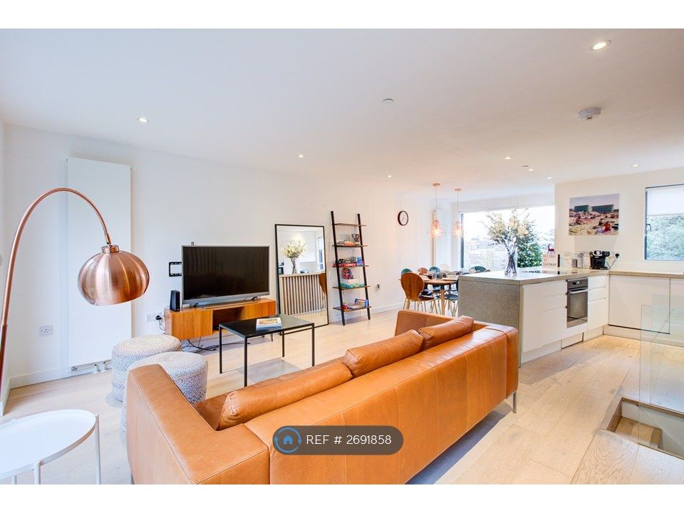 Property photo 2 of 33