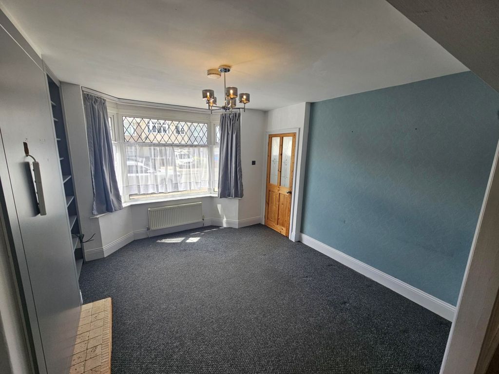 Property photo 2 of 10 Lounge