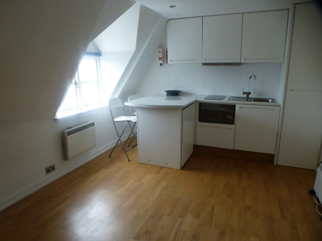 Property photo 3 of 7 Kitchen