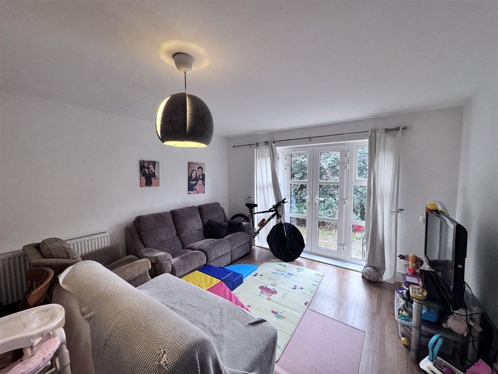 Property photo 3 of 8