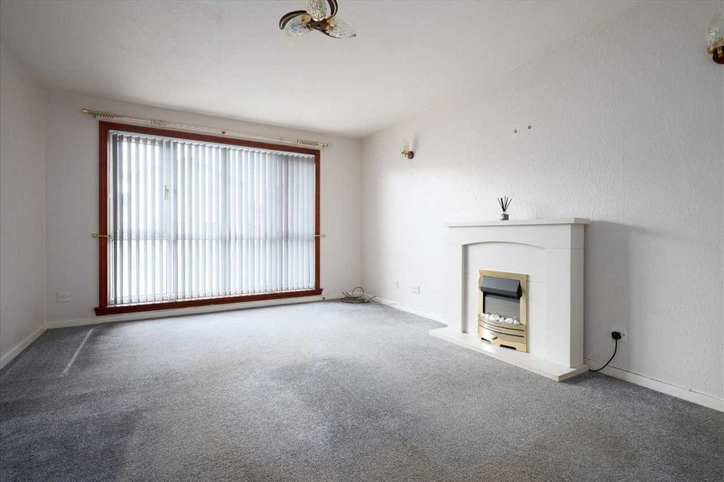 Property photo 2 of 14 Lounge