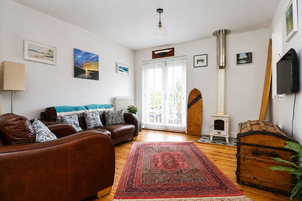 Property photo 2 of 25