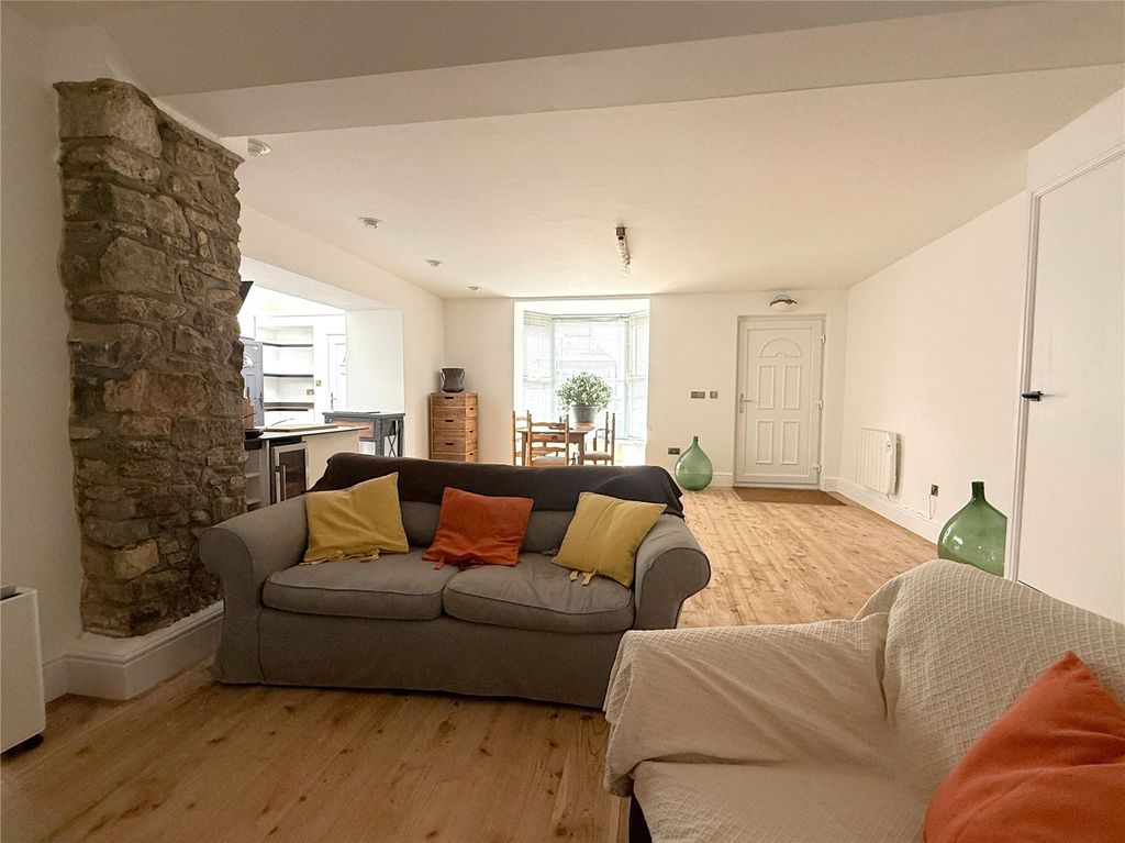 Property photo 3 of 28 Picture No. 83