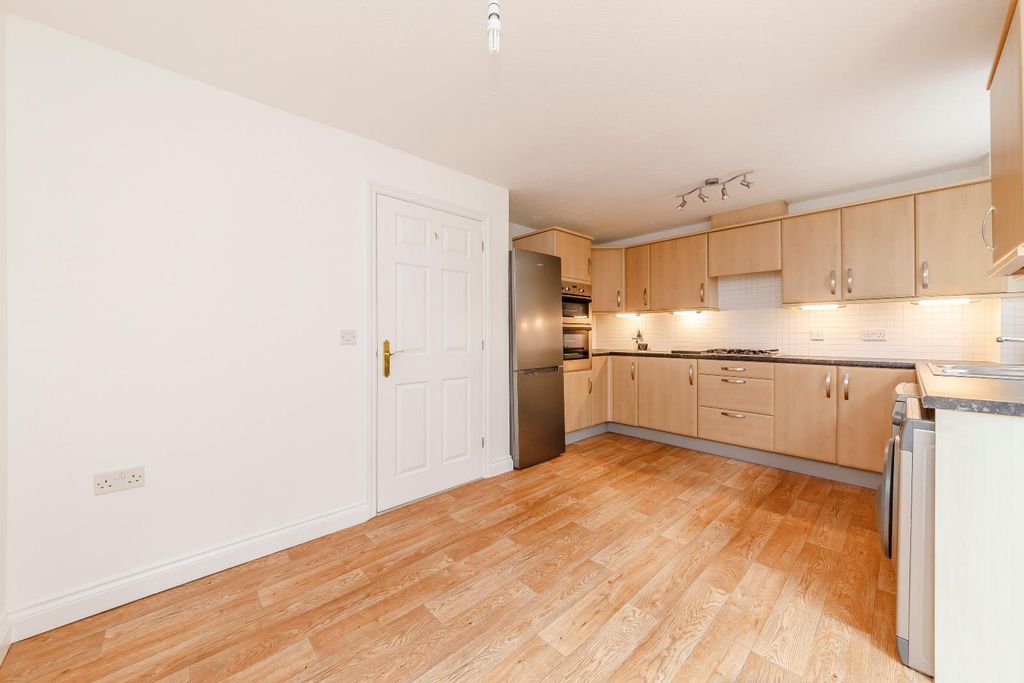 Property photo 3 of 20 8413984-Interior10-800.Jpg