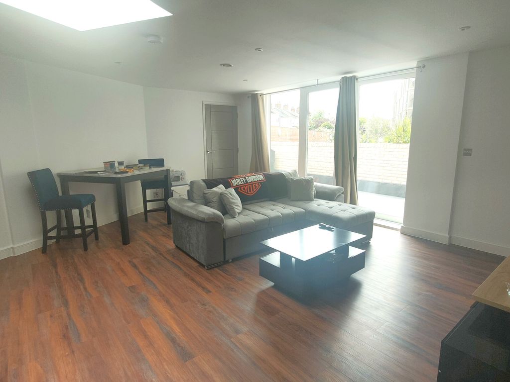 Property photo 2 of 18 Image