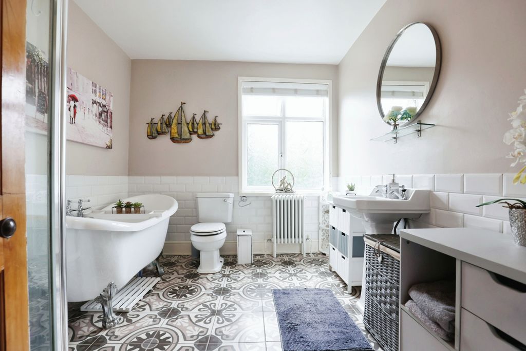 Property photo 2 of 19