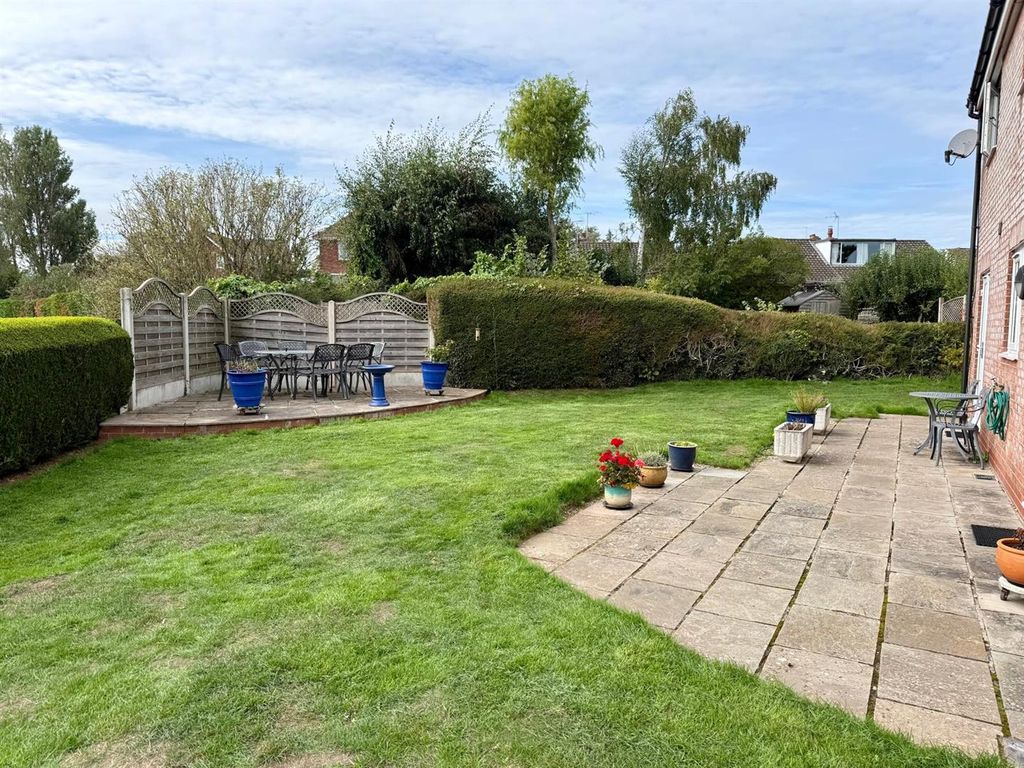 Property photo 2 of 27