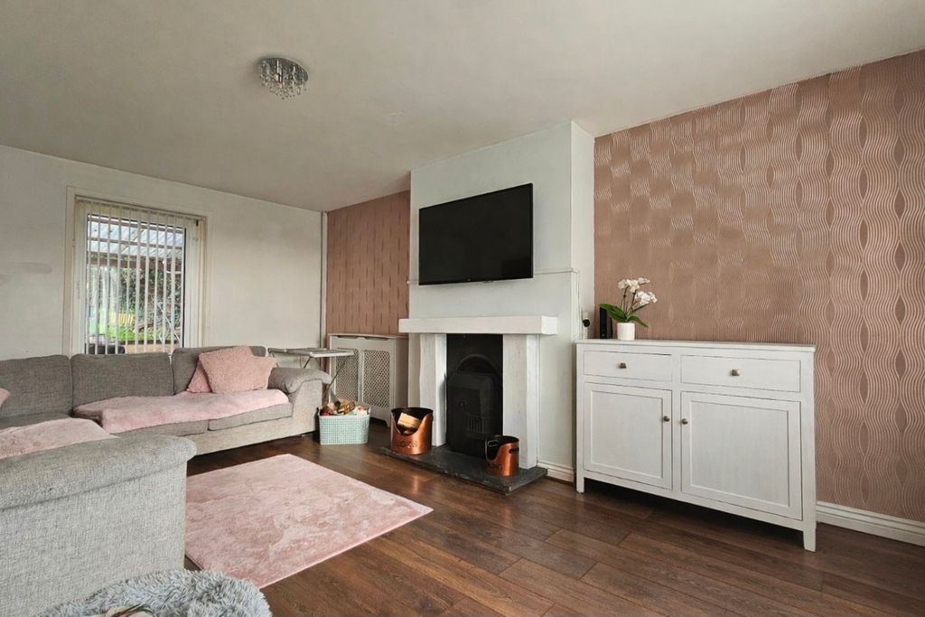 Property photo 3 of 9 Lounge