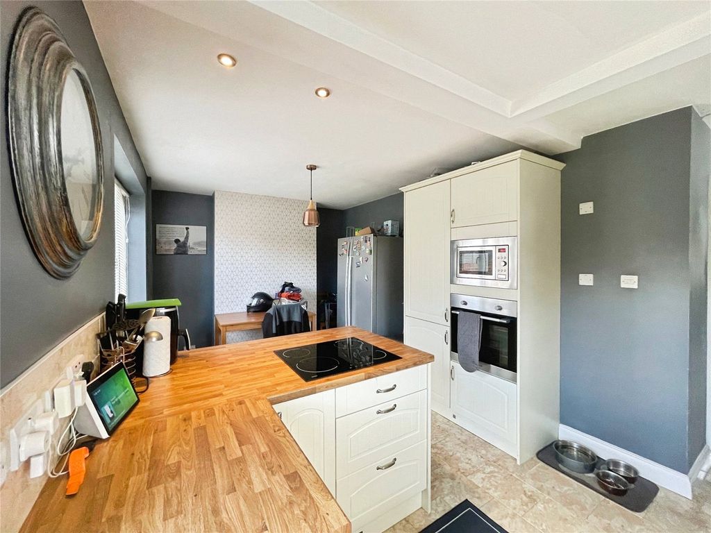 Property photo 2 of 14 Kitchen