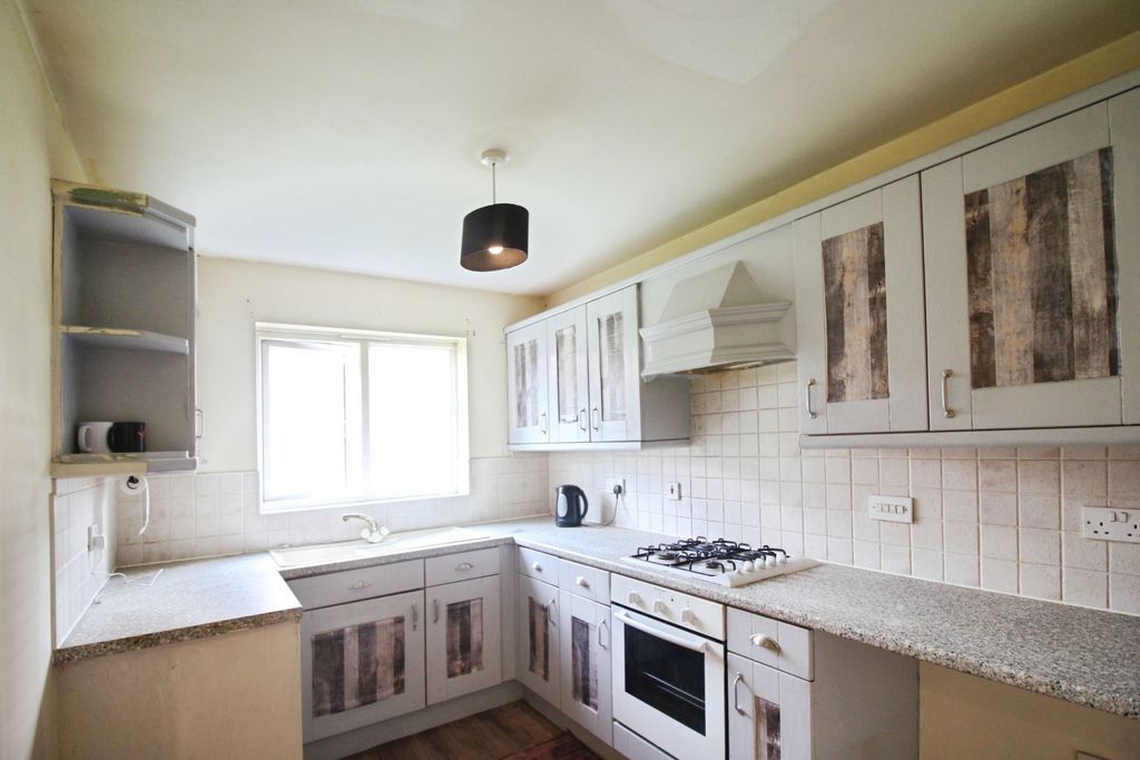Property photo 3 of 18 Kitchen