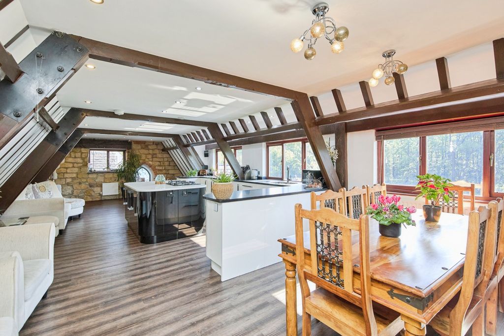 Property photo 2 of 20 Kitchen/Diner
