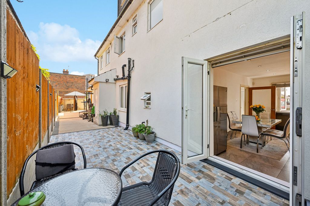 Property photo 3 of 24