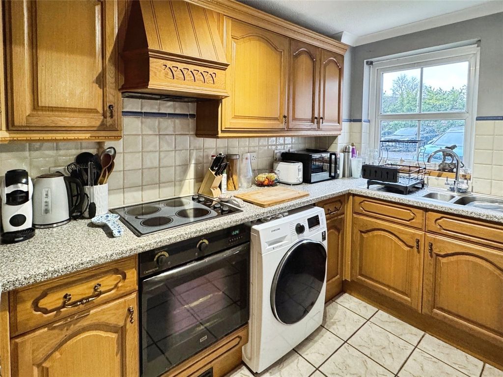 Property photo 3 of 8 Picture No. 12