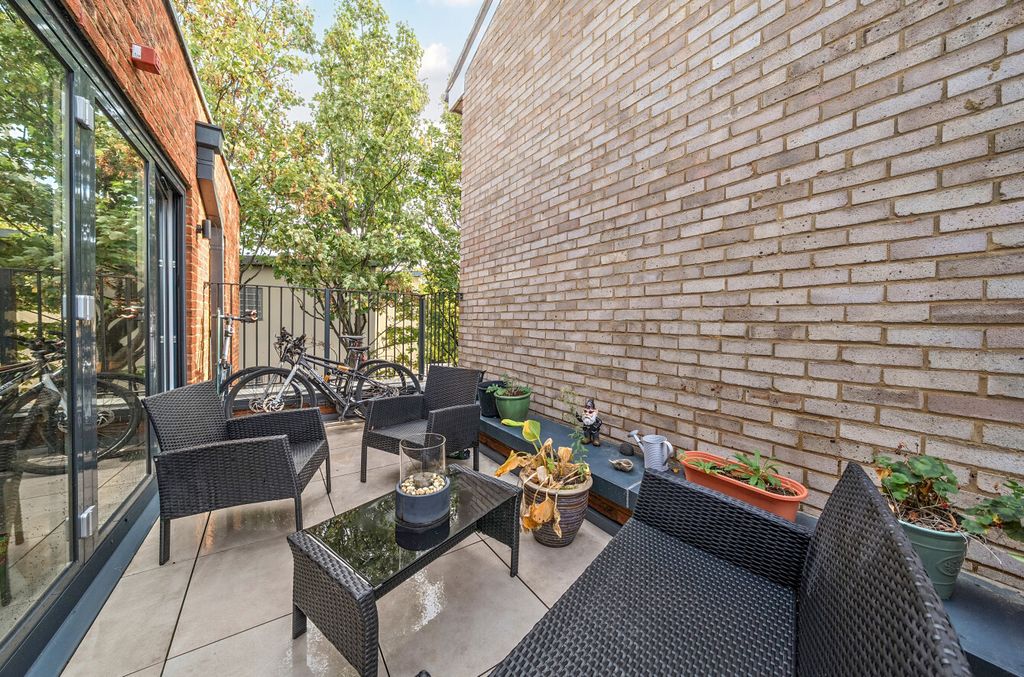 Property photo 3 of 21 1370009-17-68F770...