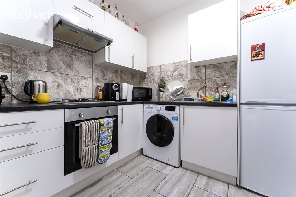 Property photo 1 of 25 Picture No. 14