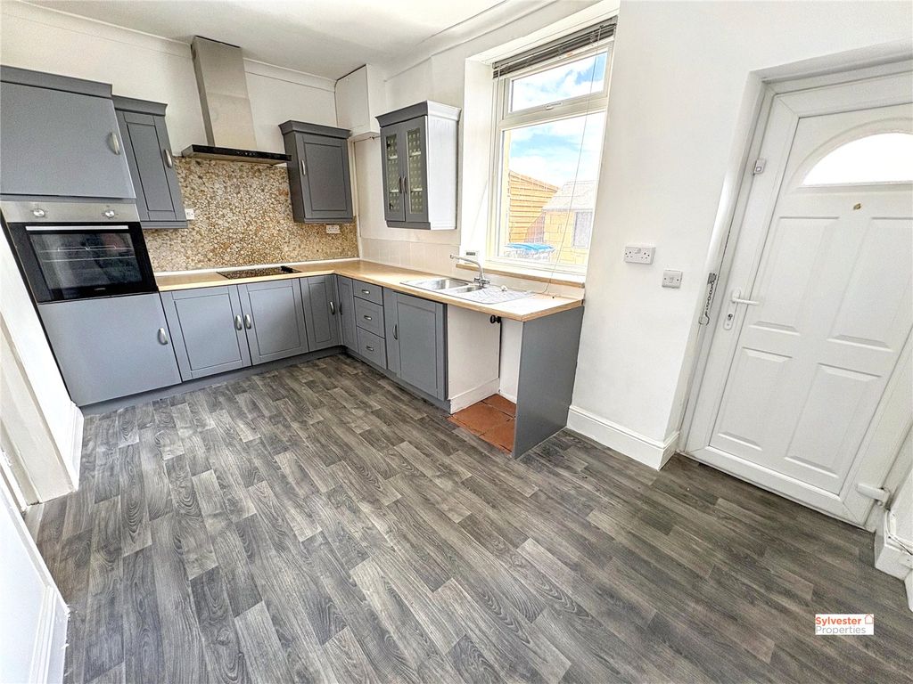 Property photo 2 of 16 Picture No. 02