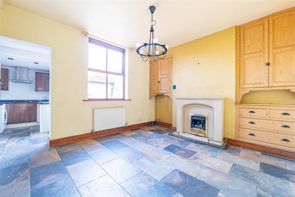Property photo 3 of 18 Kitchen/Dining Room