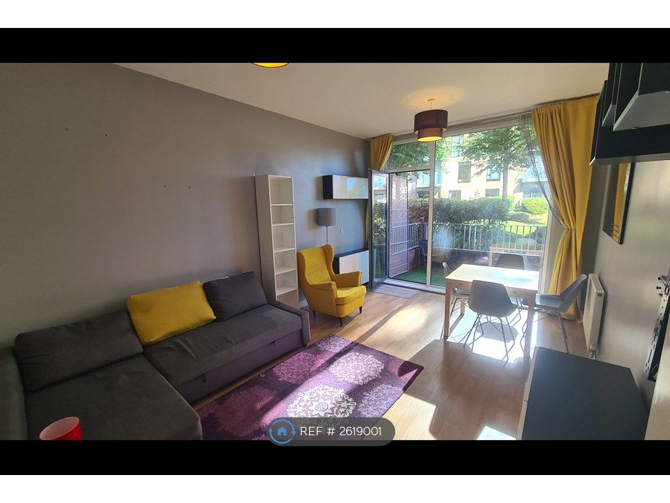 Property photo 1 of 16 Living Room