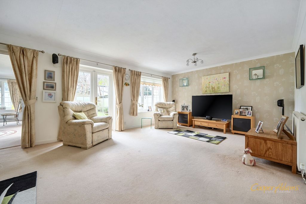 Property photo 2 of 16 Sitting Room