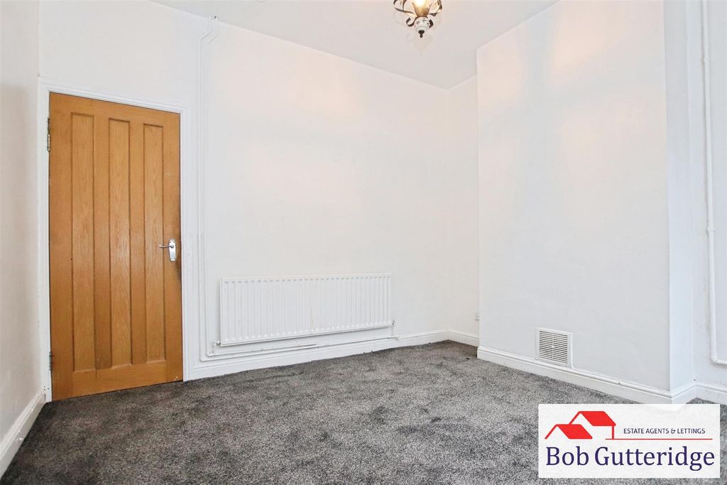 Property photo 3 of 15 Lounge