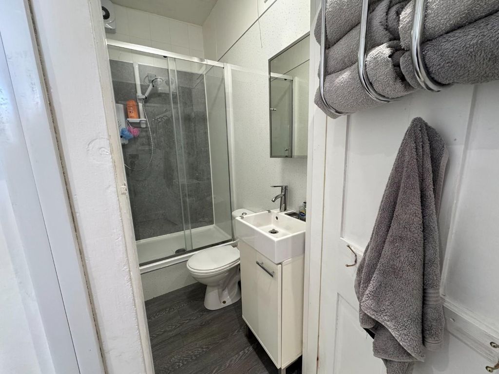 Property photo 3 of 30 Shower Room