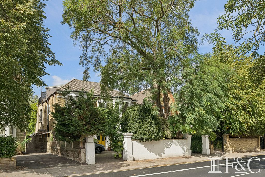 Property photo 3 of 18