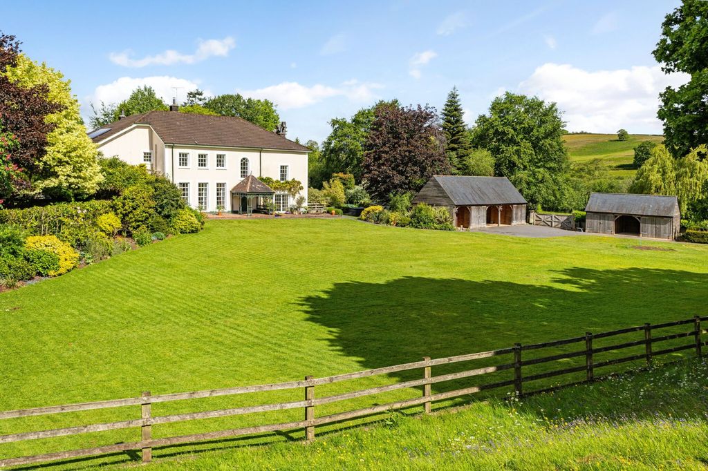 Property photo 3 of 17 Grounds