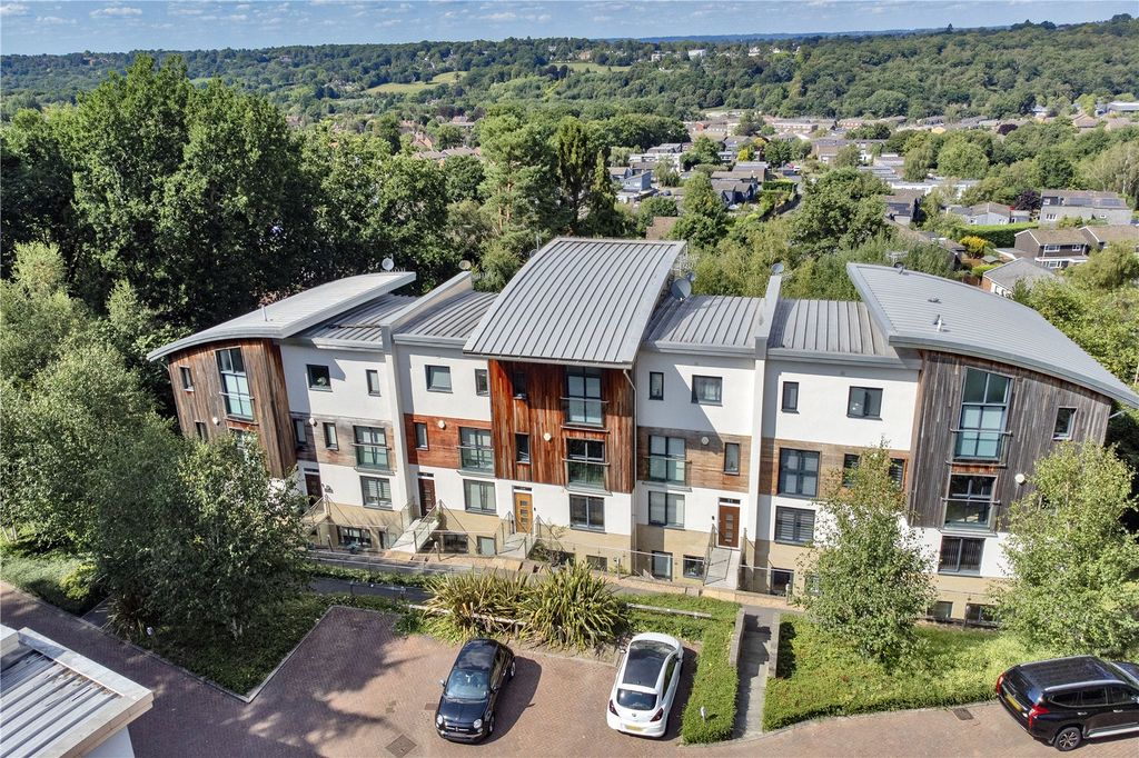 Property photo 1 of 31 20 Kentish Gardens