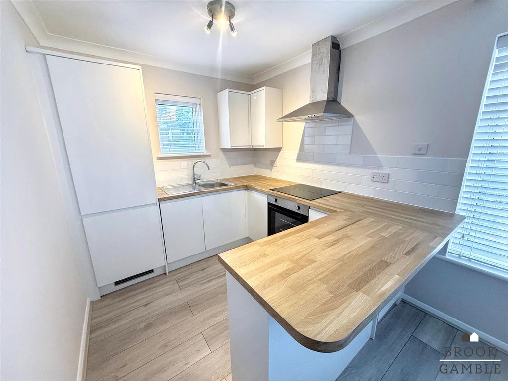 Property photo 2 of 14 01323 438506