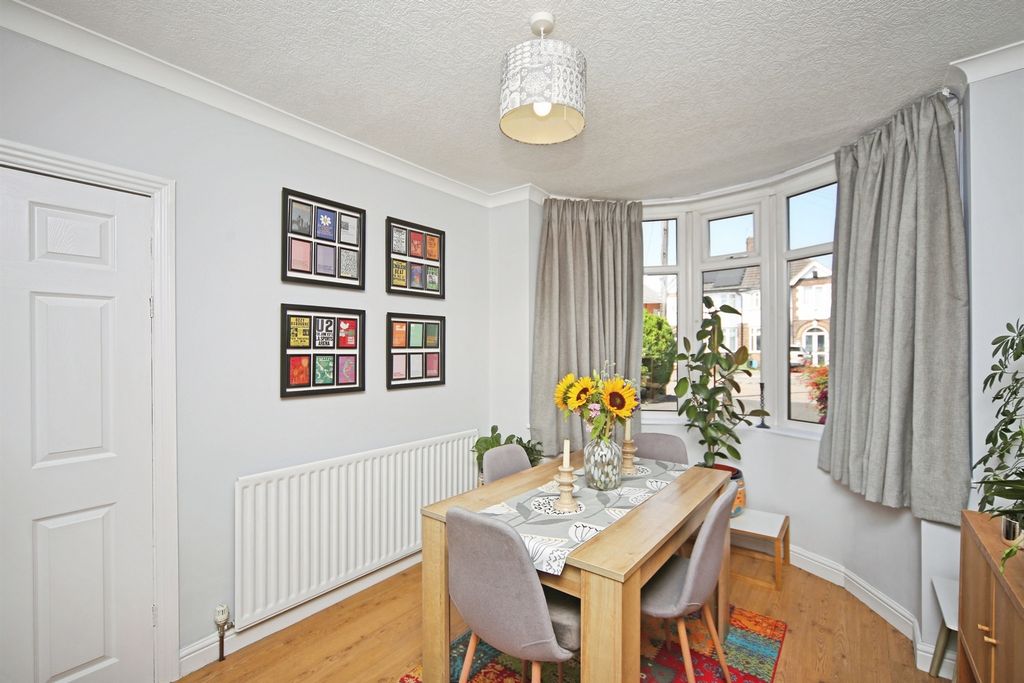Property photo 3 of 32