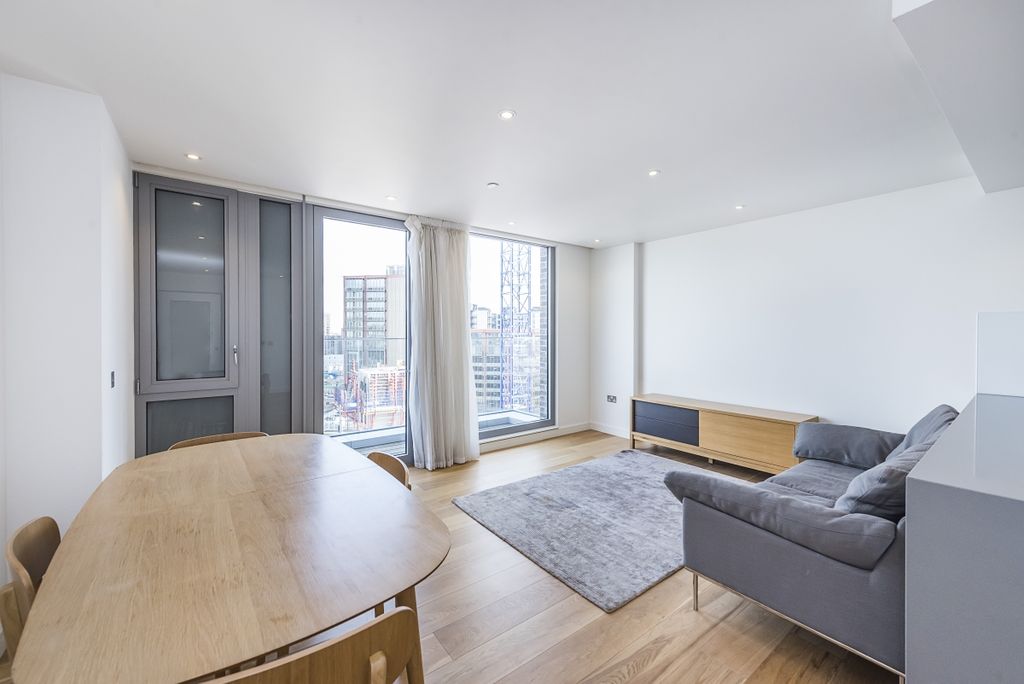Property photo 3 of 11 Regents Wharf