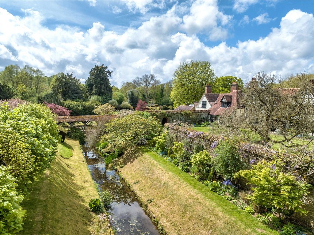 Property photo 3 of 36 Moat