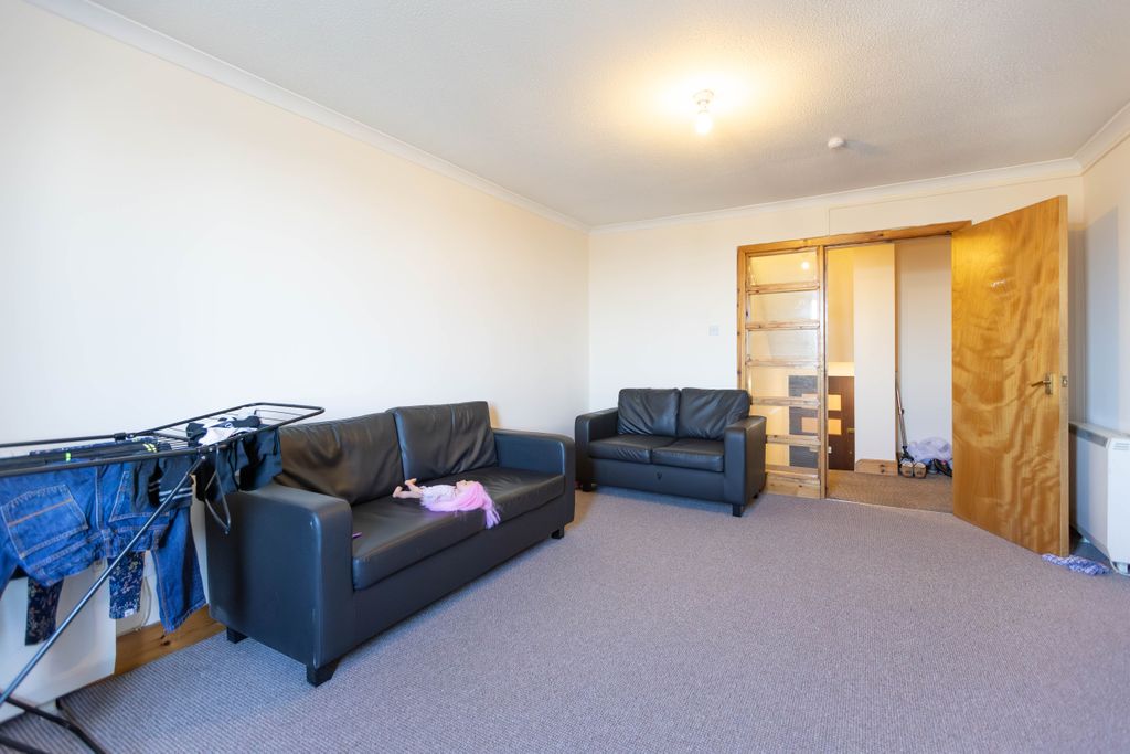 Property photo 2 of 27