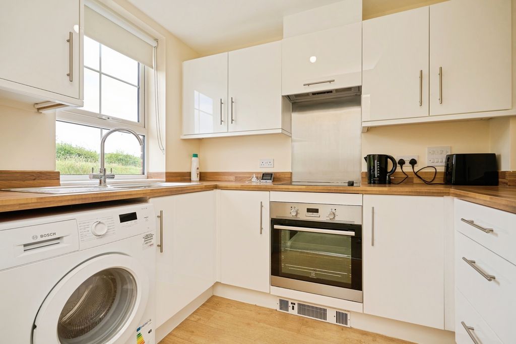Property photo 2 of 11 Kitchen
