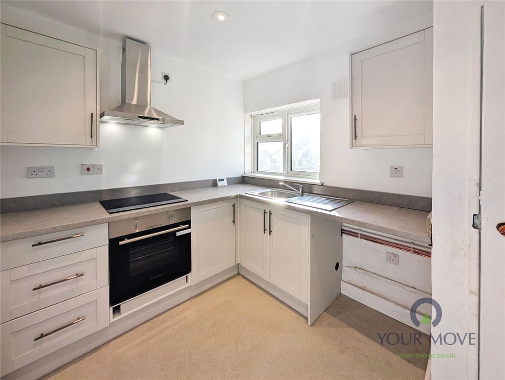 Property photo 3 of 8 Kitchen