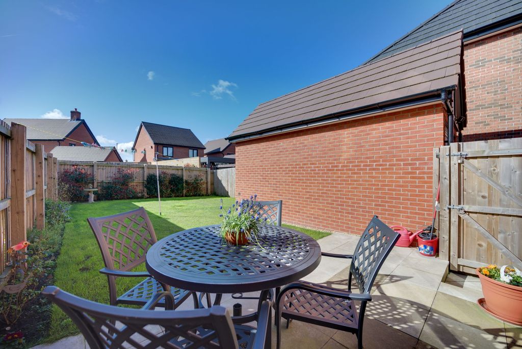 Property photo 2 of 21