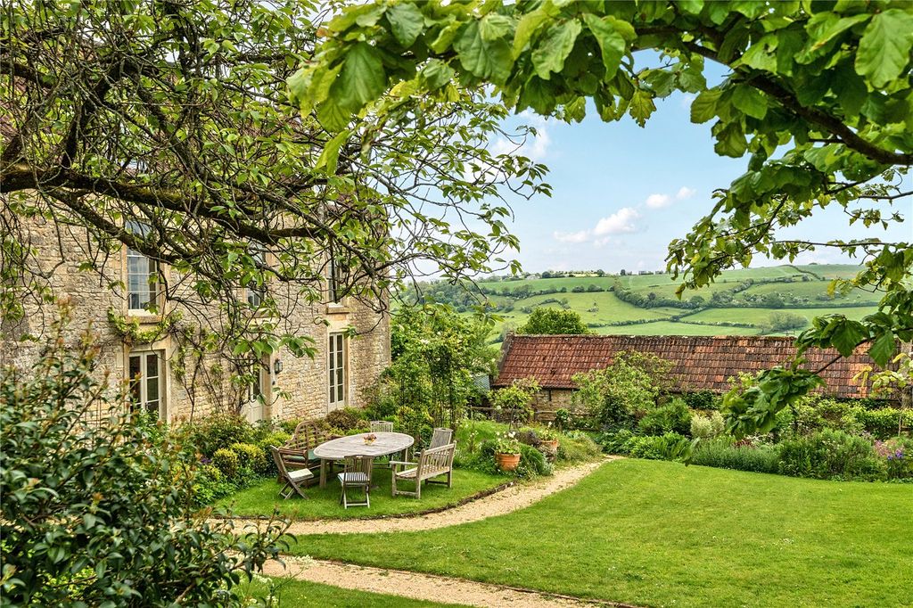 Property photo 2 of 46 Gardens