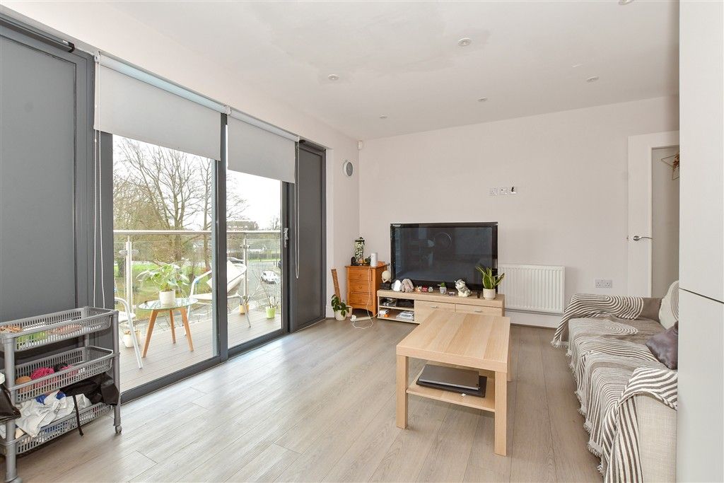 Property photo 3 of 8 Lounge/Kitchen