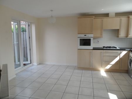 Property photo 3 of 8 Kitchen