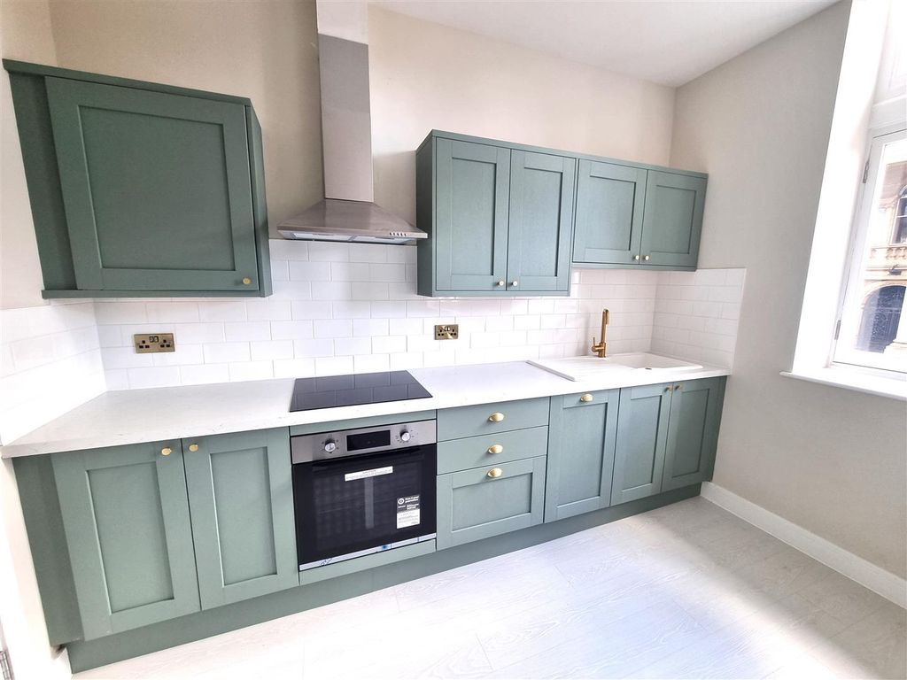 Property photo 3 of 11 Kitchen